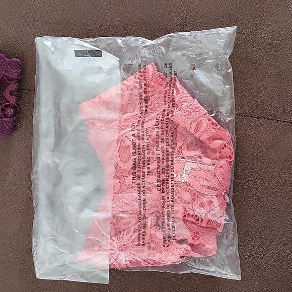 Victoria's Secret panty thong Medium coral color - Picture 2 of 3